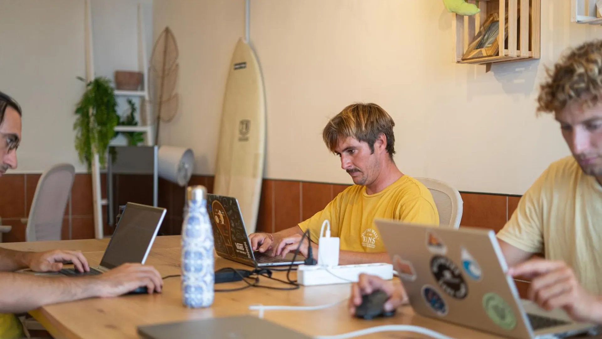 בית הארחה מלון קורלחו Coco Surfhouse - Coworking Coliving ספרד